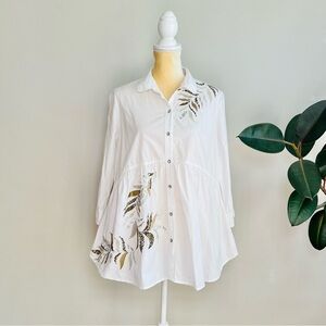 Anthropologie Holding Horses Bedford Button Down Embroidered Top